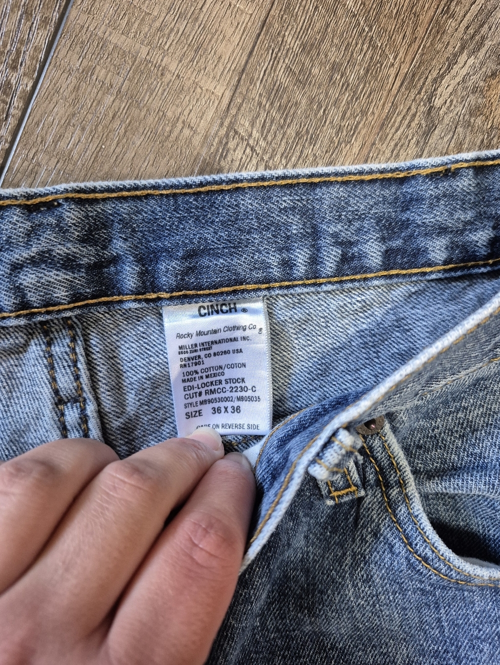 Cinch Men's Straight Jeans in Light Blue Wash - Picture 2 of 5